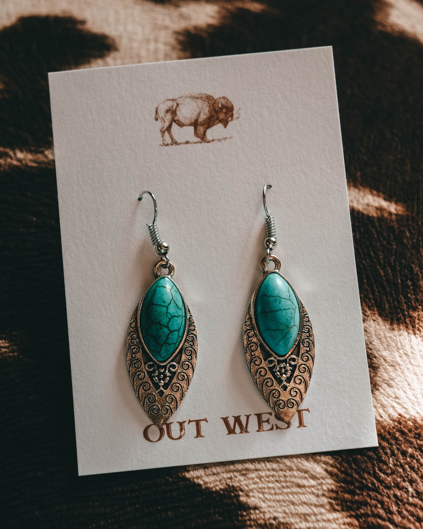 Turquoise western-style jewelry- Silver + turquoise color drop earings! Color: Silver + turquoise Material: Zinc Alloy Size: 5cm long