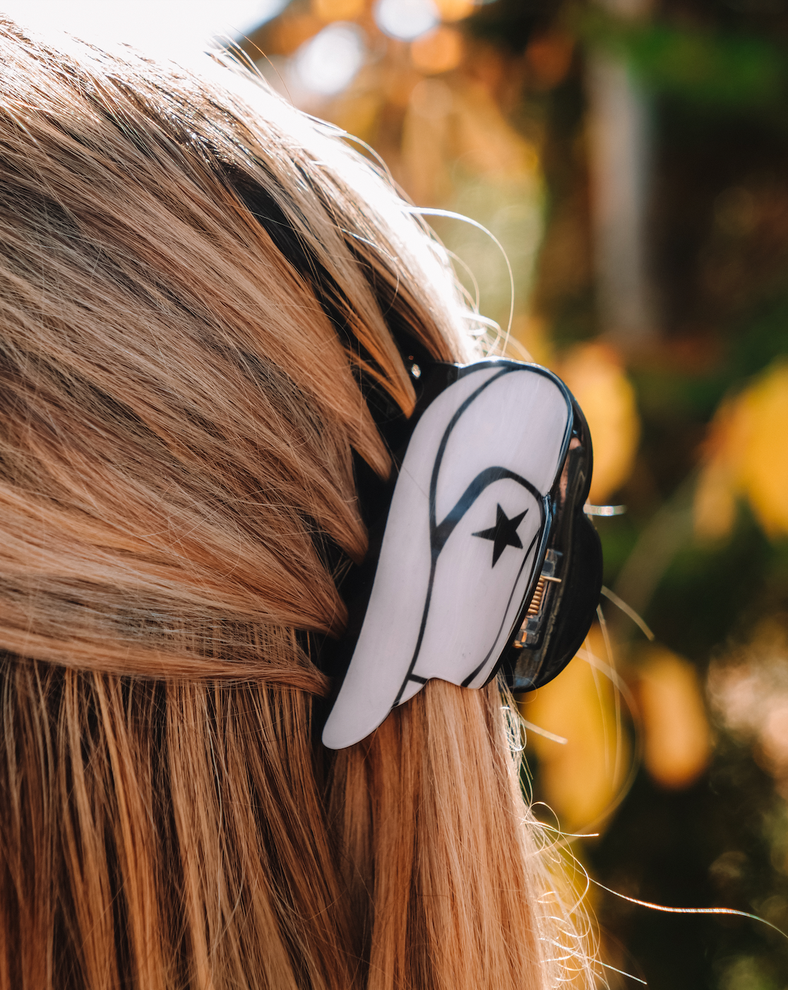 Cowboy hat claw clip | White  A gorgeous claw clip + perfect for any occasion!   Also available in peachy pink, black + pink!  Material: Acrylic  Size: 9cm in length