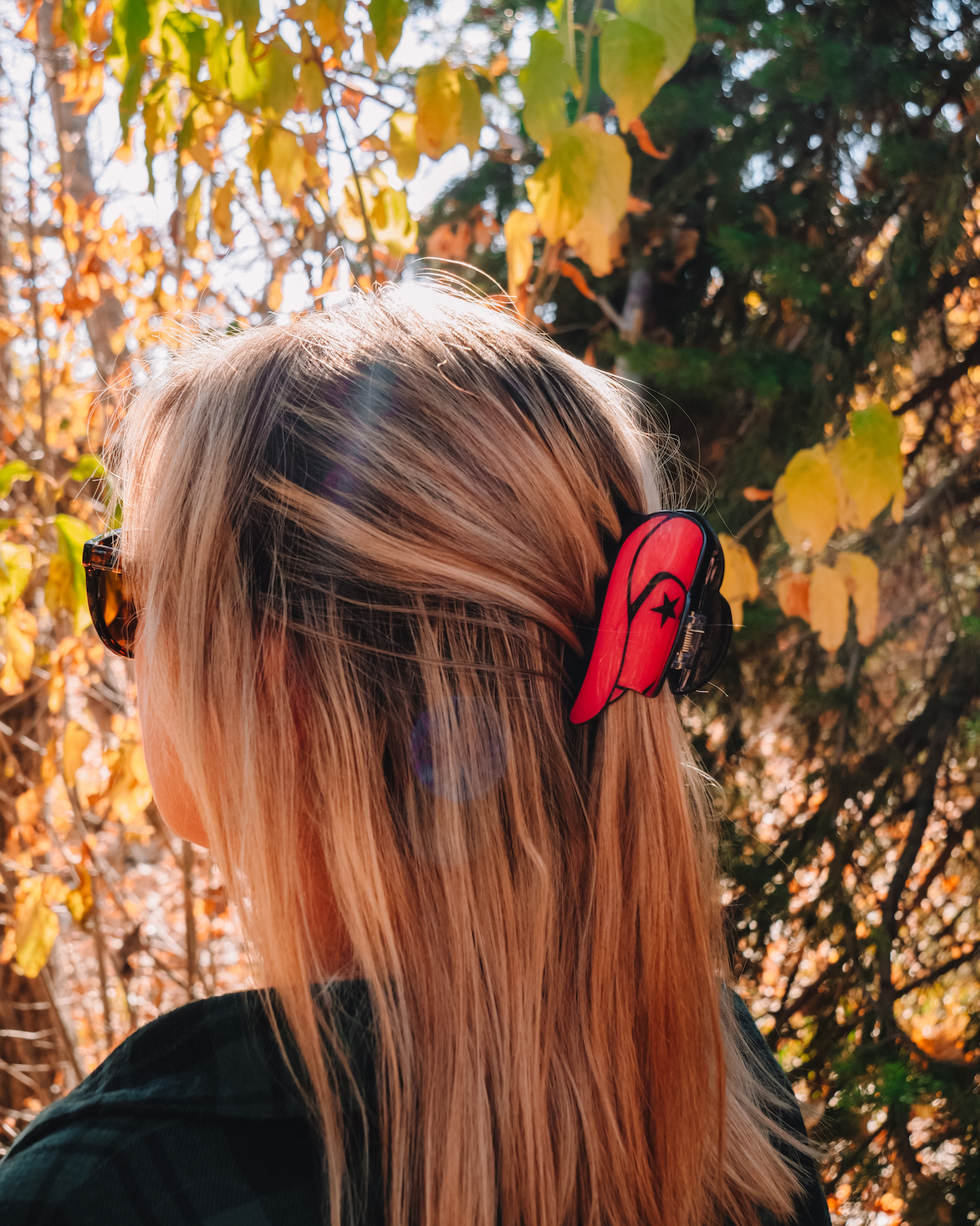 Cowboy hat claw clip | Pink  A gorgeous claw clip + perfect for any occasion!   Also available in peachy pink, black + white!  Material: Acrylic  Size: 9cm in length