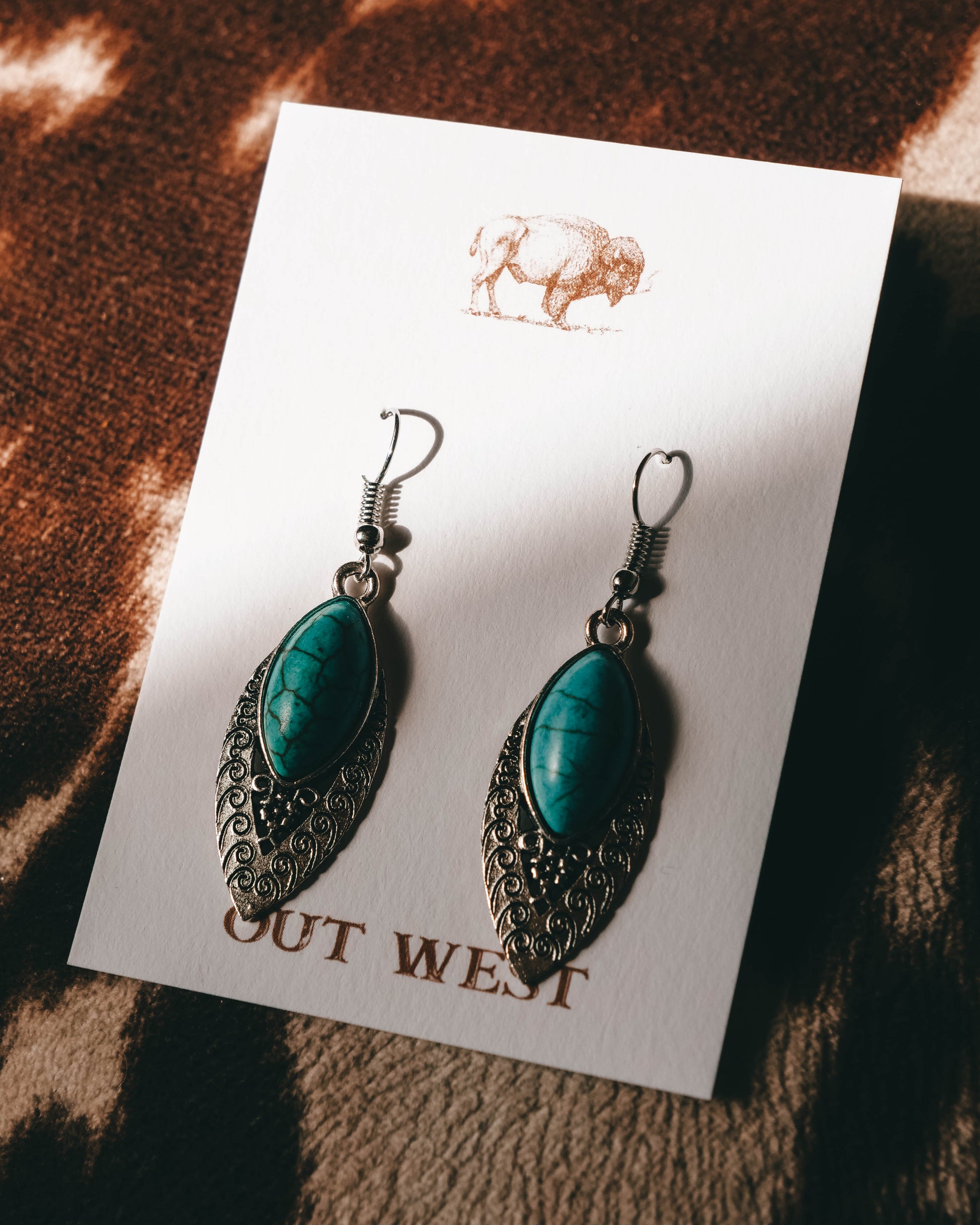 Turquoise western-style jewelry-  Silver + turquoise color drop earings!  Color: Silver + turquoise Material: Zinc Alloy Size: 5cm long